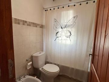 CASA VENTA LA CUMBRE 3 DORM + 1 DE SERVICIO CBA.