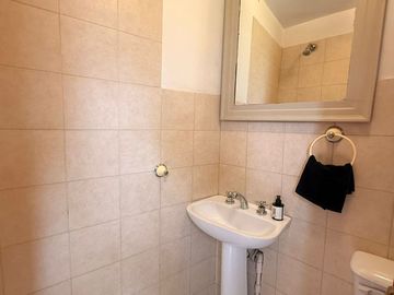 CASA VENTA LA CUMBRE 3 DORM + 1 DE SERVICIO CBA.