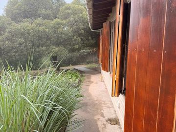 CASA VENTA LA CUMBRE 3 DORM + 1 DE SERVICIO CBA.