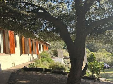 CASA VENTA LA CUMBRE 3 DORM + 1 DE SERVICIO CBA.