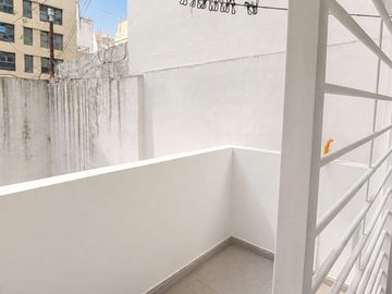 ALQUILER MONOAMBIENTE AMPLIO Y LUMINOSO C/ BALCON