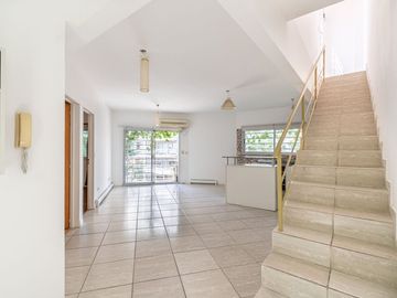 venta PH 2 ambientes terraza privada  cochera