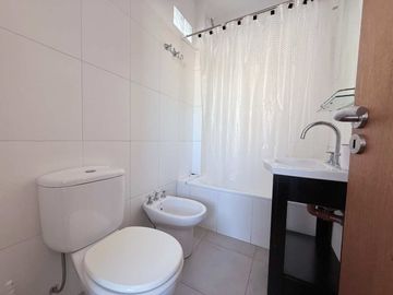 ALQUILER LAS CAÑITAS DOS AMBIENTES BALCÓN COCHERA