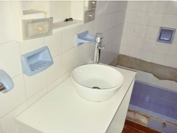 VENTA PH 3 AMBIENTES PATIO SIN EXPENSAS CASTELAR.