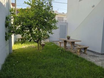 PH 4 AMB. CON QUINCHO, PATIO Y COCHERA + LOCAL COM