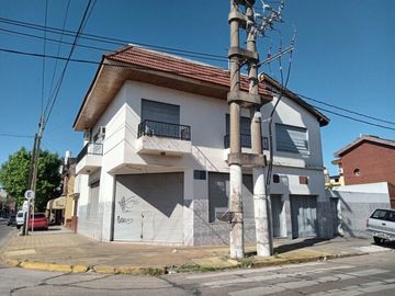 PH 4 AMB. CON QUINCHO, PATIO Y COCHERA + LOCAL COM