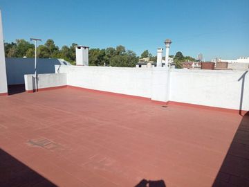 PH 4 AMB. CON QUINCHO, PATIO Y COCHERA + LOCAL COM