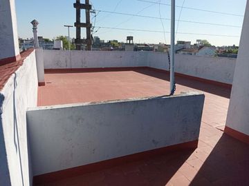 PH 4 AMB. CON QUINCHO, PATIO Y COCHERA + LOCAL COM