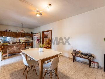 VENTA CASA 4 AMBIENTES CON PATIO PILETA Y GARAGE