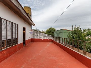 VENTA CASA 4 AMBIENTES CON PATIO PILETA Y GARAGE