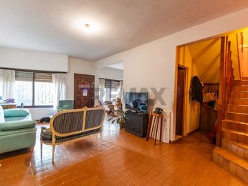 VENTA CASA 4 AMBIENTES CON PATIO PILETA Y GARAGE