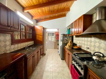 Casa de 3 Dormitorios con Jardín, Patio y Cochera