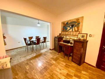 Casa de 3 Dormitorios con Jardín, Patio y Cochera