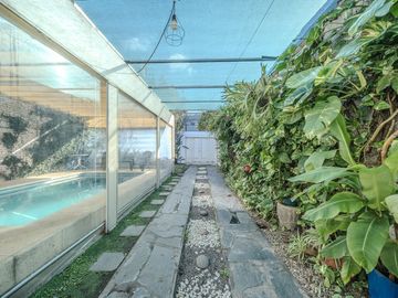 venta casa 3 amb con parque y piscina en caseros