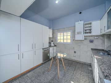 venta casa 3 amb con parque y piscina en caseros