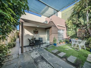 venta casa 3 amb con parque y piscina en caseros