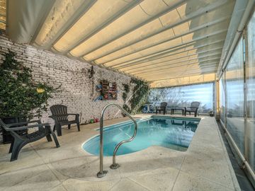 venta casa 3 amb con parque y piscina en caseros