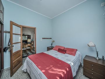 venta casa 3 amb con parque y piscina en caseros