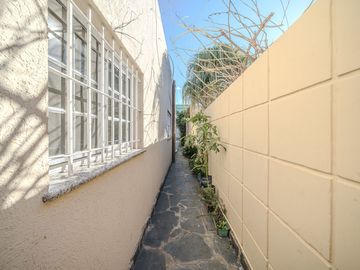 venta casa 3 amb con parque y piscina en caseros