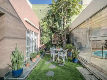 venta casa 3 amb con parque y piscina en caseros
