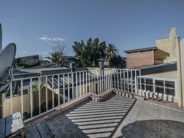venta casa 3 amb con parque y piscina en caseros