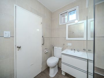 venta casa 3 amb con parque y piscina en caseros