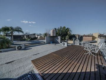 venta casa 3 amb con parque y piscina en caseros