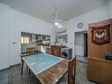 venta casa 3 amb con parque y piscina en caseros