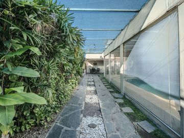 venta casa 3 amb con parque y piscina en caseros