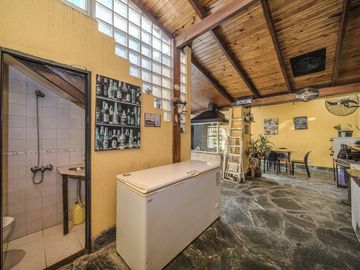venta casa 3 amb con parque y piscina en caseros