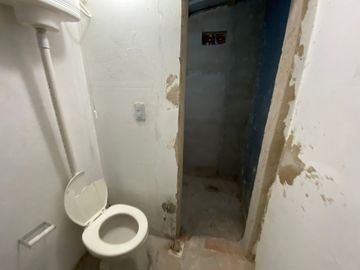 ALQUILER EN PALOMAR IDEAL DEPOSITO. EXPENSAS BAJAS
