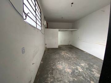 ALQUILER EN PALOMAR IDEAL DEPOSITO. EXPENSAS BAJAS