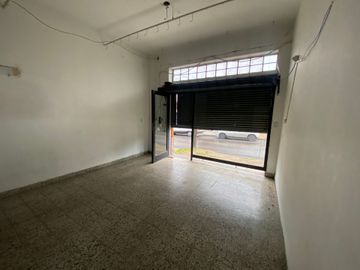 ALQUILER EN PALOMAR IDEAL DEPOSITO. EXPENSAS BAJAS