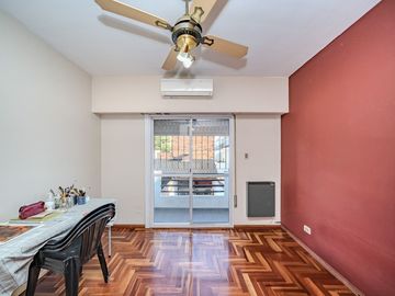 TRIPLEX 4 AMBIENTES CON COCHERA Y PILETA - CASEROS
