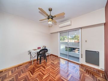 TRIPLEX 4 AMBIENTES CON COCHERA Y PILETA - CASEROS