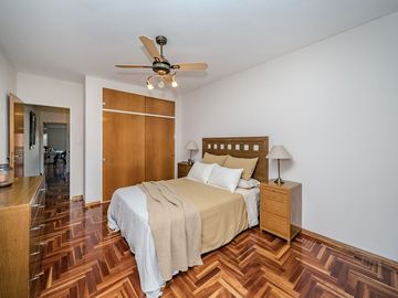 TRIPLEX 4 AMBIENTES CON COCHERA Y PILETA - CASEROS