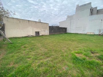 LOTE EN ESQUINA - Falcon esquina Montevideo