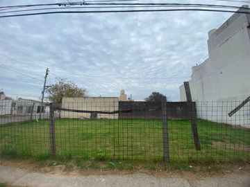 LOTE EN ESQUINA - Falcon esquina Montevideo