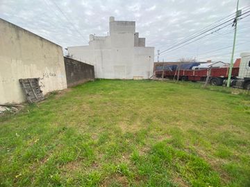 LOTE EN ESQUINA - Falcon esquina Montevideo