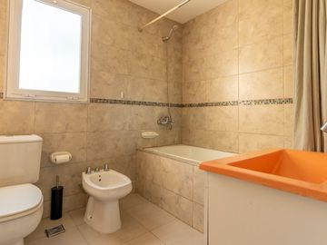 VENTA CASA 4 AMB. C/ PILETA SANTA CATALINA