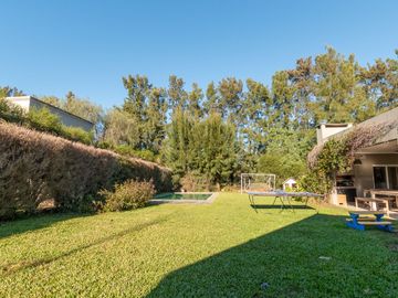 VENTA CASA 4 AMB. C/ PILETA SANTA CATALINA