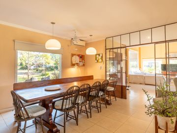 VENTA CASA 4 AMB. C/ PILETA SANTA CATALINA