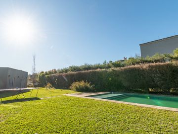 VENTA CASA 4 AMB. C/ PILETA SANTA CATALINA
