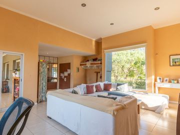 VENTA CASA 4 AMB. C/ PILETA SANTA CATALINA
