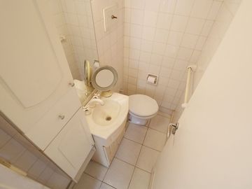 VENTA 4 AMBIENTES + DEPENDENCIA C/ COCHERA FLORES