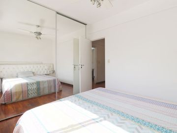 VENTA 4 AMBIENTES + DEPENDENCIA C/ COCHERA FLORES