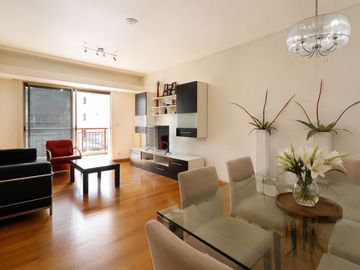 VENTA 4 AMBIENTES + DEPENDENCIA C/ COCHERA FLORES