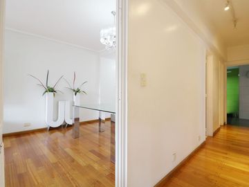 VENTA 4 AMBIENTES + DEPENDENCIA C/ COCHERA FLORES