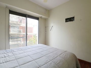 VENTA 4 AMBIENTES + DEPENDENCIA C/ COCHERA FLORES