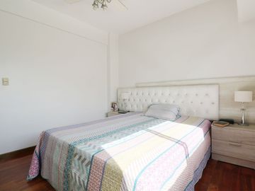 VENTA 4 AMBIENTES + DEPENDENCIA C/ COCHERA FLORES